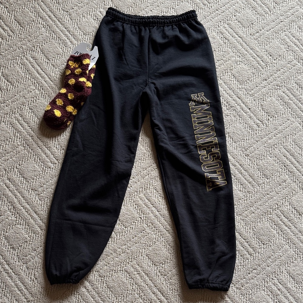 Gildan Black Joggers with University of Minnesota Graphic